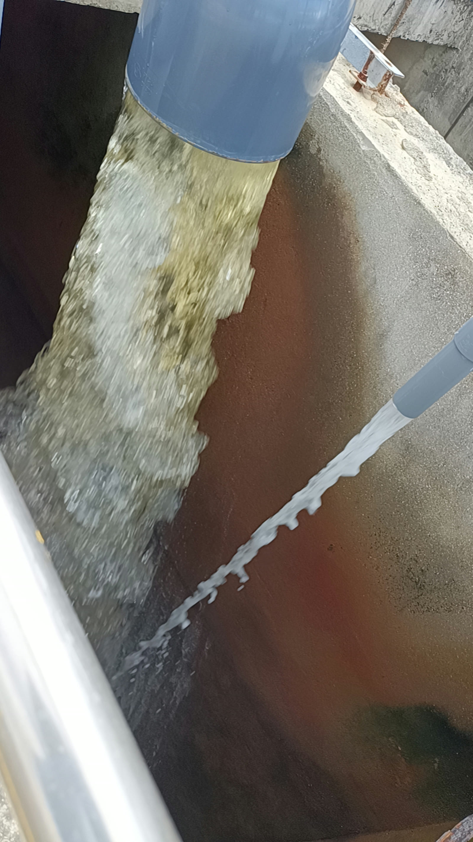 出水口清水流出